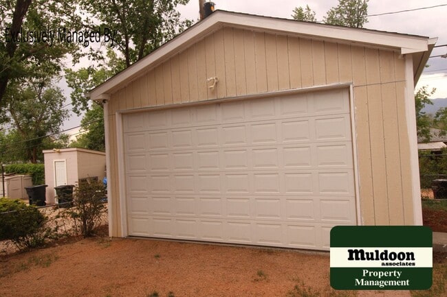 Building Photo - Nice 5 bedroom home with finished basement...