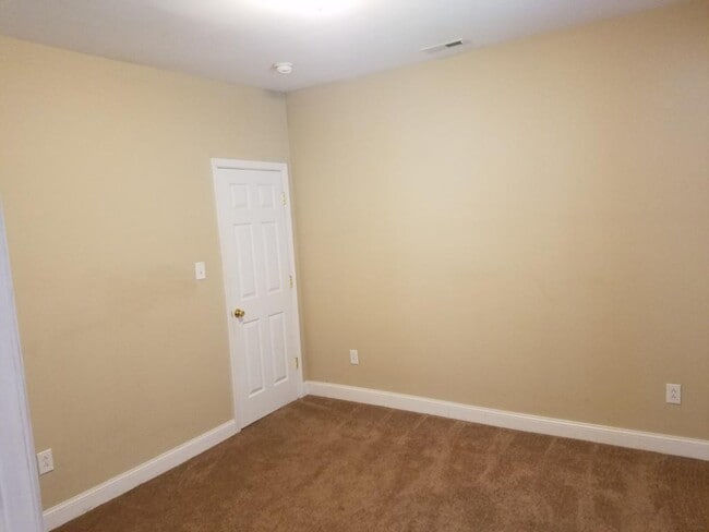 Building Photo - 3114 5th Ave