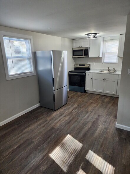 Building Photo - 82 Seaside Ave