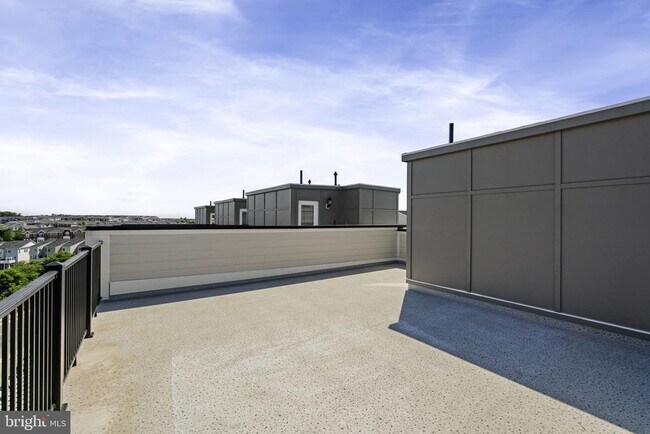Building Photo - 20799 Lamlash Ter