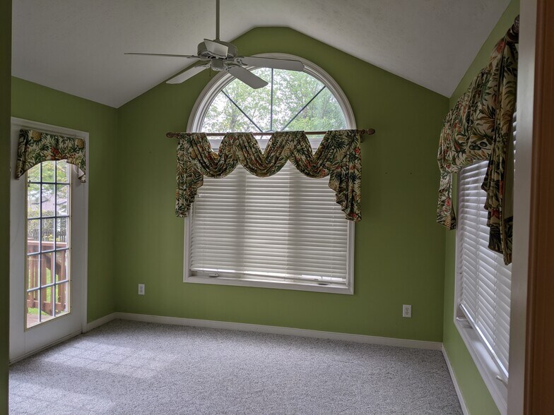 Morning room - 10913 Brunson Way