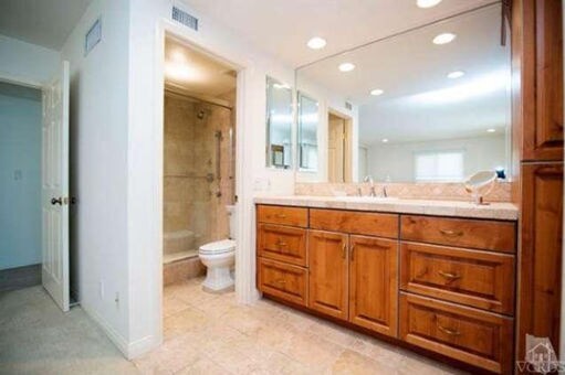 Building Photo - 2364 N Fernview St