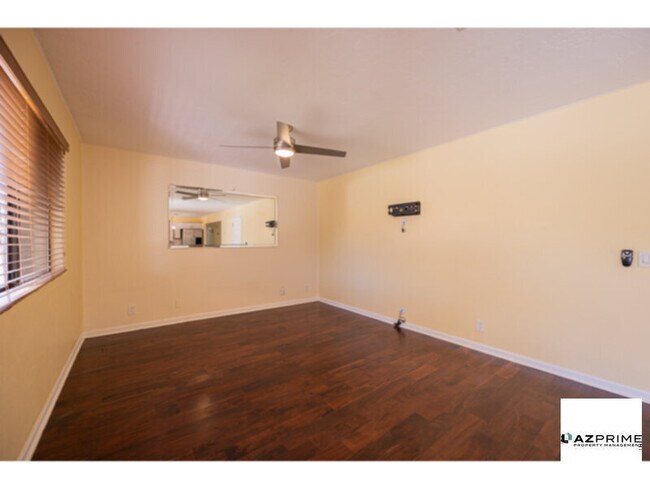 Building Photo - Fountain Hills Beauty - Stylish 3/2.5 Retr...