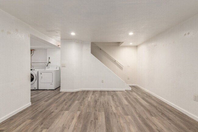 Building Photo - Lovely Three bed / Two bath for rent