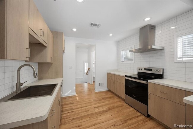 Building Photo - 623 E Brockton Ave