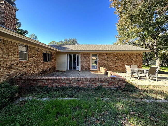 Building Photo - 408 Mimosa Dr