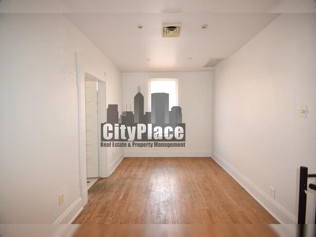 Building Photo - 642 S Meridian St