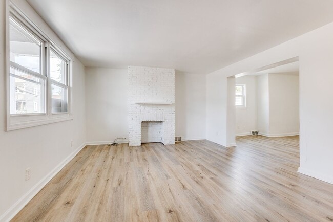 Building Photo - AVAILABLE August 2026 - Beautiful 2+ Bedroom Home w/ Updates Throughout!