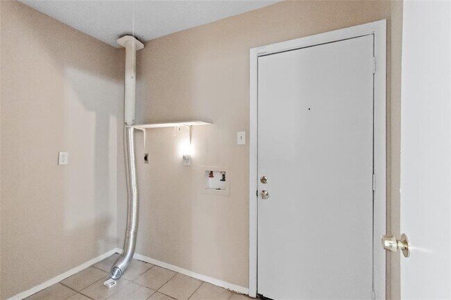Building Photo - 4522 Mossygate Dr