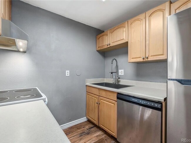 Building Photo - Charming 1BR Condo in Denver