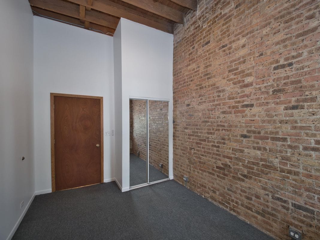 Building Photo - 2849 W Belmont Ave