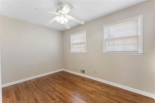 Building Photo - 320 Crossville Ct