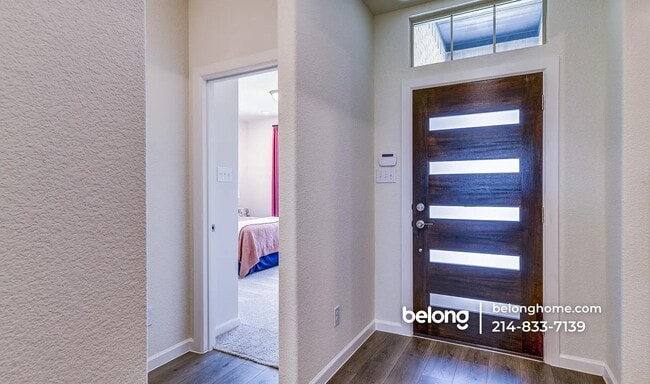 Building Photo - 422 Hazeltine Rd