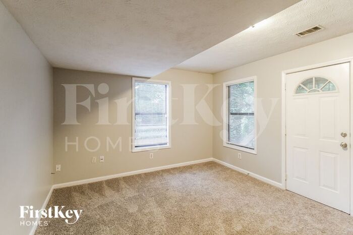 Building Photo - 634 Woodsong Ln