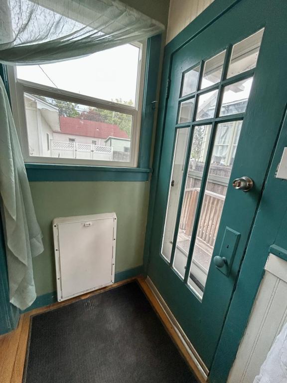 Building Photo - 625 Rudd Ave