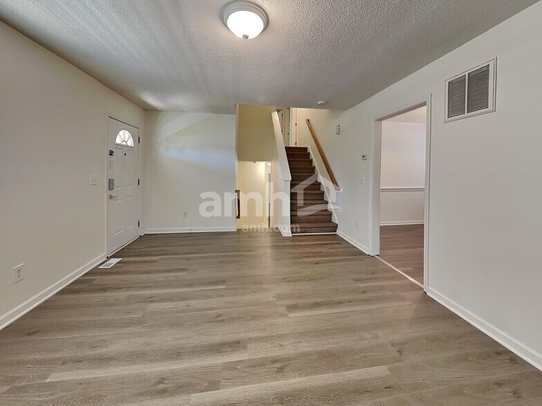 Building Photo - 1407 Hyalyn Ct