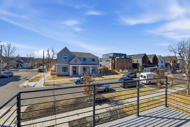 Building Photo - $5,740.95, $300 off the first month's rent, 4 Beds - 5 Bath, Townhouse in Denver with Office!