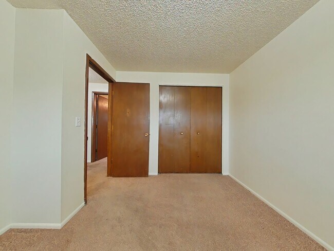 Building Photo - 2 Bedroom Apartment ~ Albany ~ Small Pet Friendly