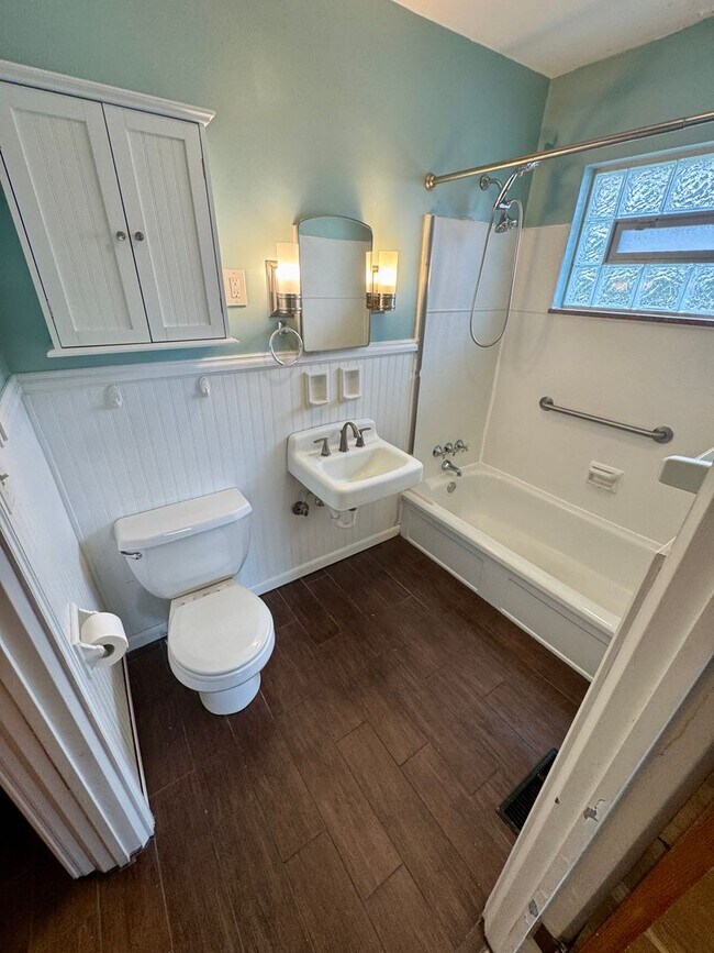 Building Photo - 3 Bedroom - Upper Arlington