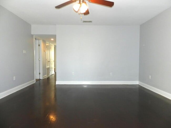 Building Photo - 6602 Bellaire Dr
