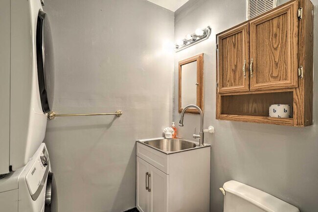 Building Photo - 4484 Cobia Dr SE