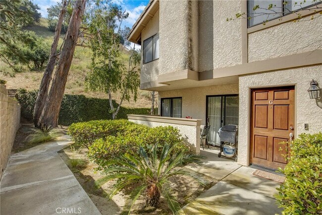 Building Photo - 26120 Alizia Canyon Dr