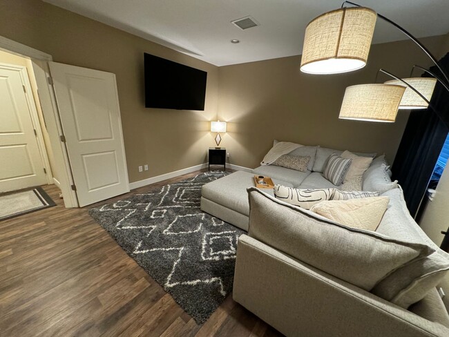 Building Photo - Amazing Lone Tree Home!