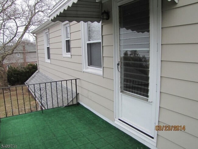 Building Photo - 298 Luddington Ave