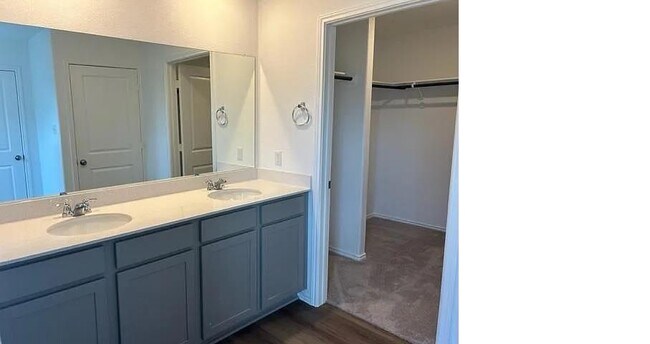 Building Photo - 607 Waterway Ave