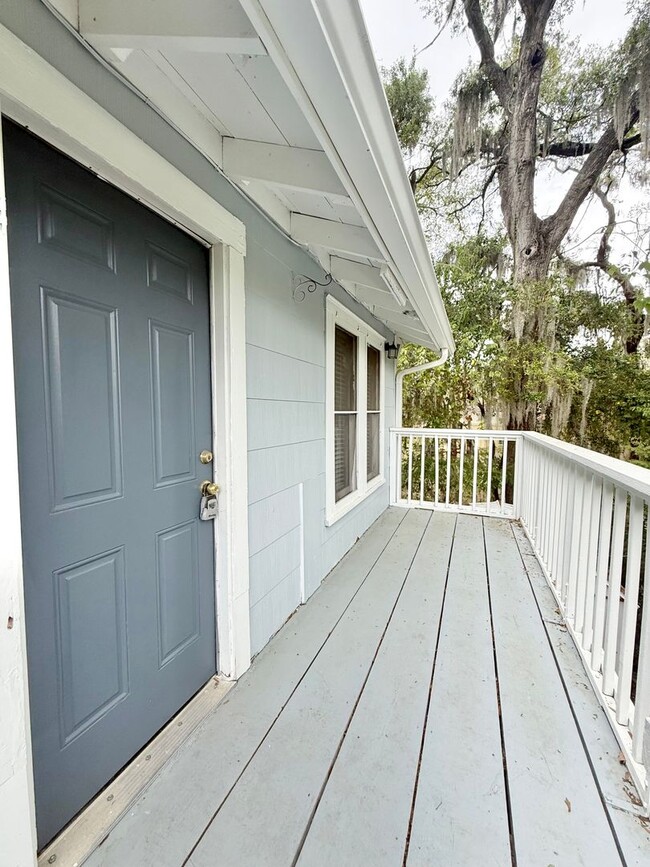 Building Photo - 122 E Hibiscus Dr