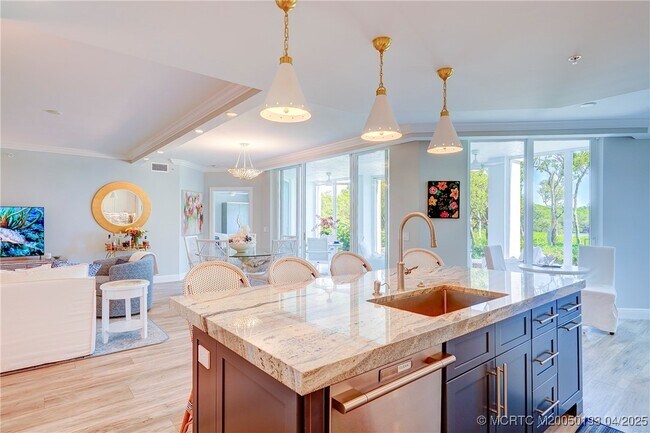 Building Photo - 5799 NE Island Cove Way