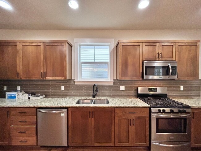 Building Photo - Incredibly Large 4 Bed 2.5 Bath Charmer!