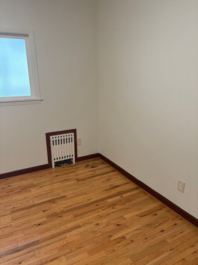 Building Photo - Beautiful 1908 Craftsman home for rent!