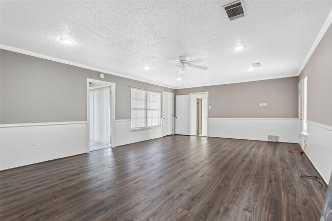 Building Photo - 9306 Forest Hills Blvd