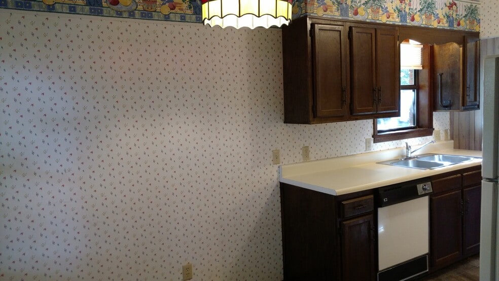 Building Photo - 125 Debra Ln