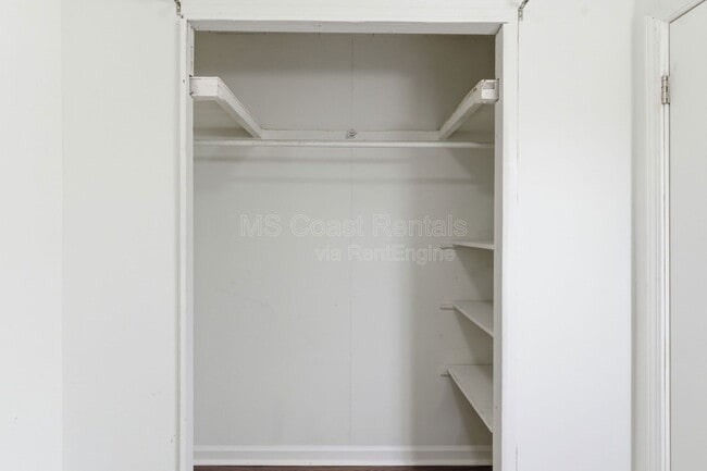 Building Photo - 20 Martha Ave