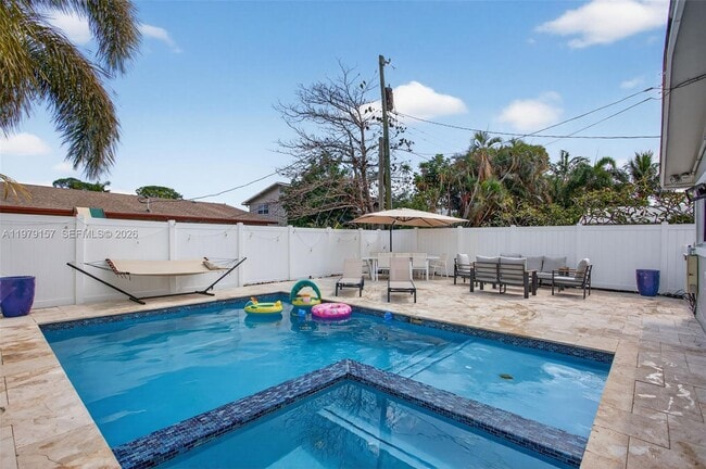 Building Photo - 268 SE 8th Ave