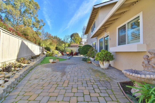 Building Photo - 204 Cypress Hills Ct