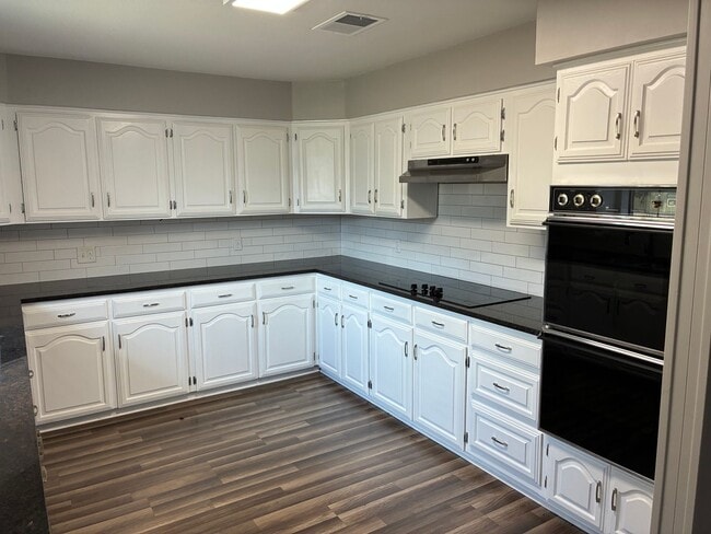 Building Photo - 231 Quitman