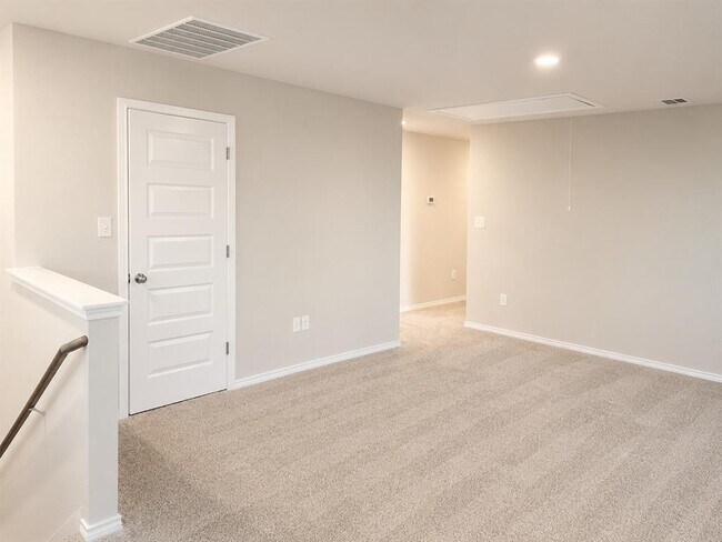 Building Photo - 2156 Griffith Dr