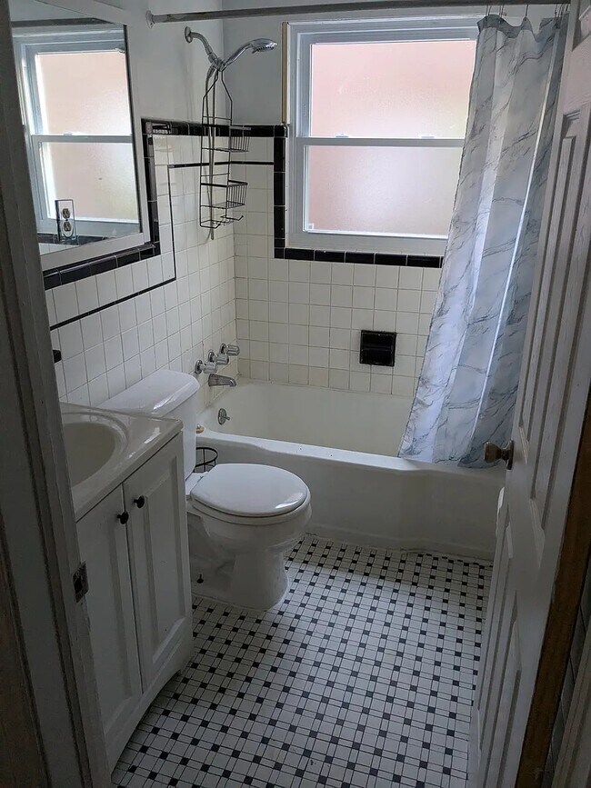 Building Photo - 16611 Lauder St