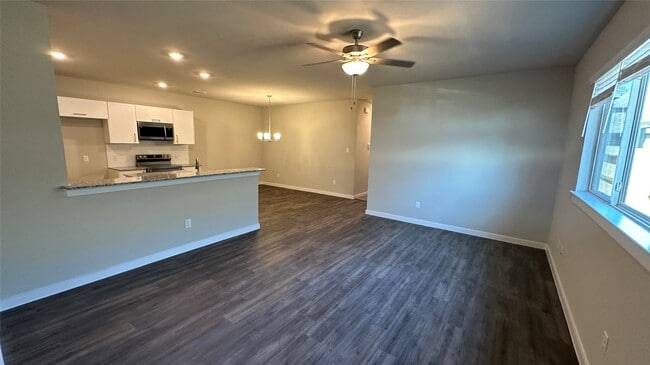 Building Photo - 9804 Grosbeak Ln