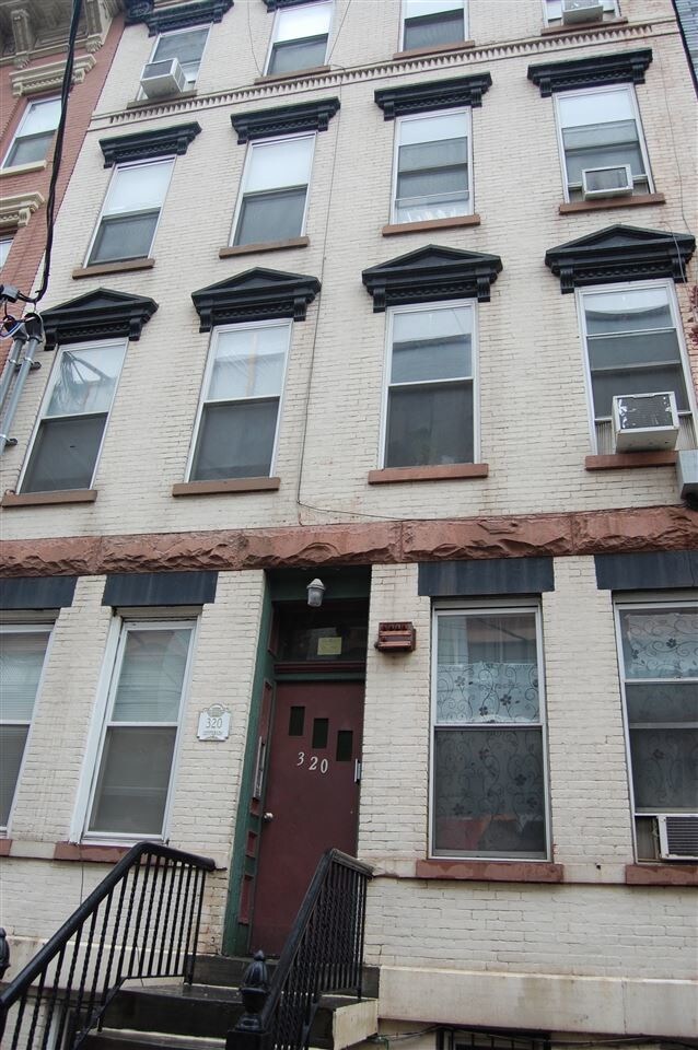 Building Photo - 320 Jefferson St