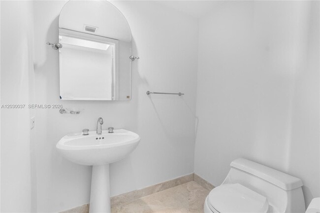 Building Photo - 808 Brickell Key Dr