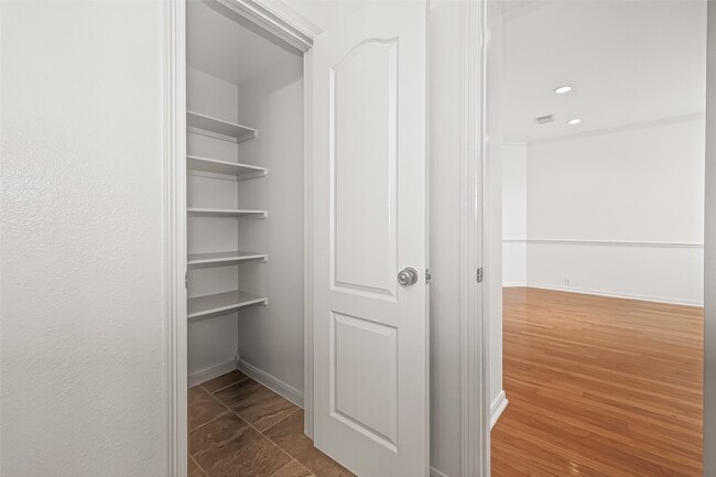 Building Photo - 17719 Brair Arbor