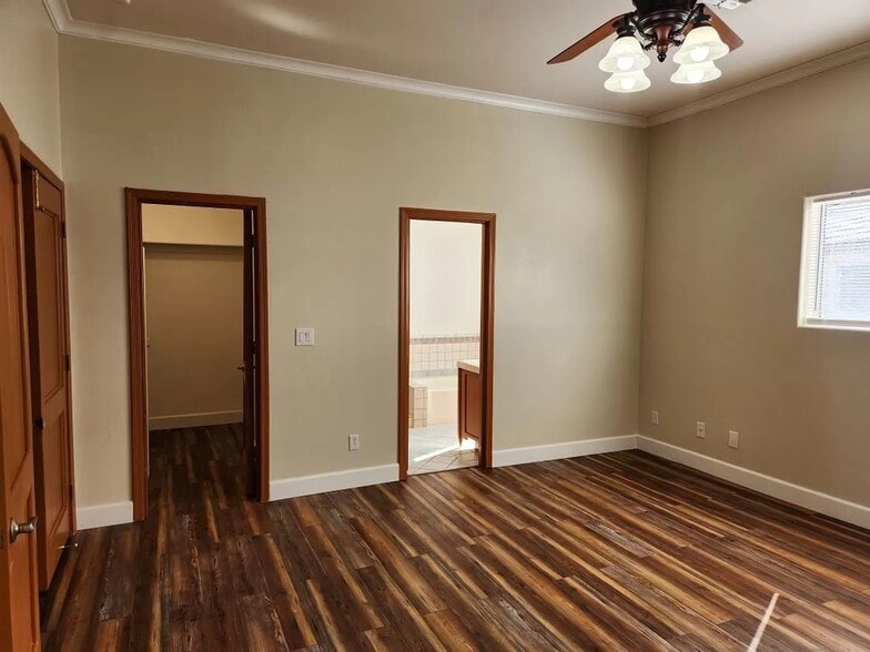 Building Photo - 2036 E Primavera Ln