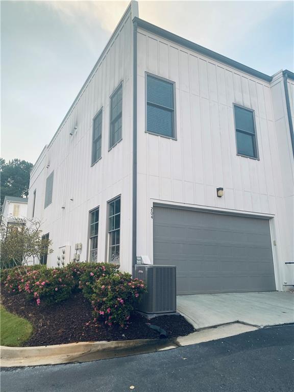 Building Photo - 204 Sessions St