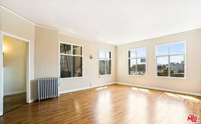 Building Photo - 634 S Gramercy Pl