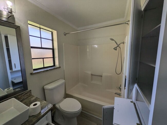 Building Photo - 3570 Briar Creek Dr