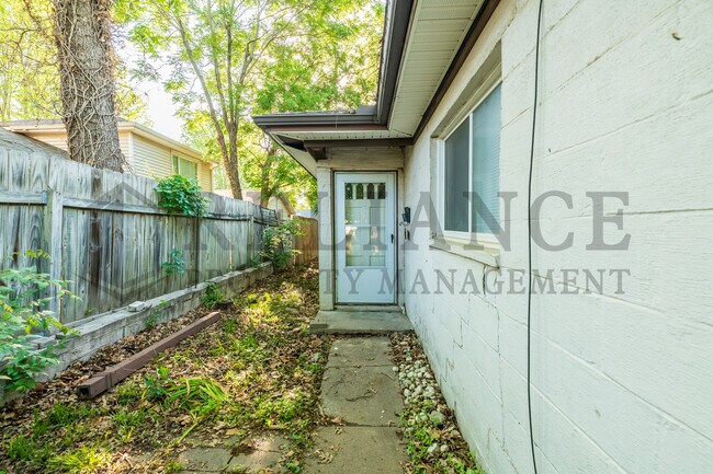 Primary Photo - 1554 N Salina Ave